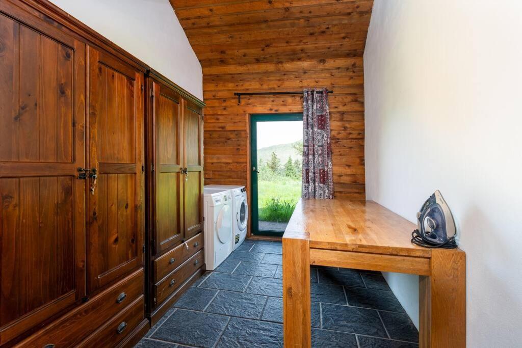 Heather Lodge With Sea And Mountain Views 里南 外观 照片